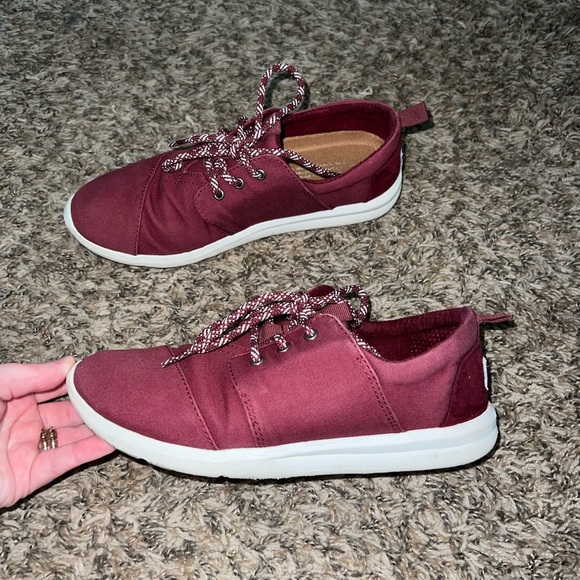 Toms Maroon Canvas Sneakers Size 7 - Picture 1 of 7